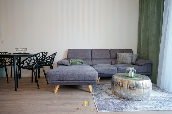 Na prenájom nový, moderne zariadený 1,5-izbový byt s balkónom a parkovaním – Rajka