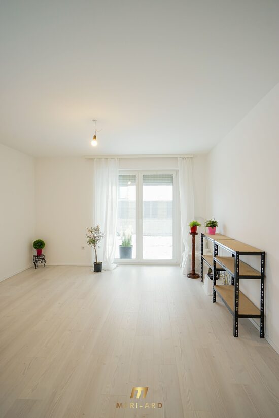 Na predaj nový 3 izbový zariadený byt s priestrannou záhradkou, Rajka