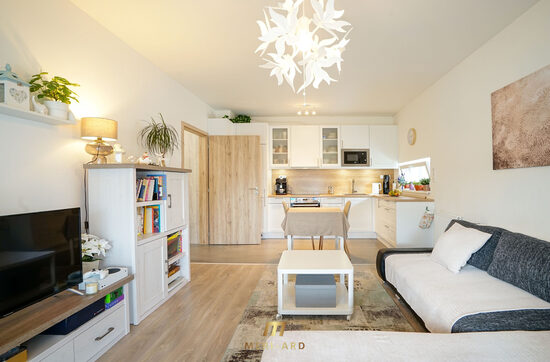 Štýlový 3-izbový byt s balkónom a parkovaním v uzavretom areáli – Rajka, kúsok od Bratislavy