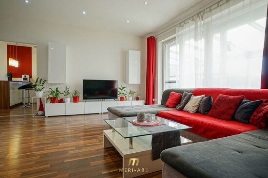 Zariadený 4-izbový dom s bazénom, saunou a terasou – Rajka