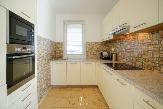 Zariadený 3-izbový dom s terasou a záhradou – Rajka, ideálne bývanie pri Bratislave