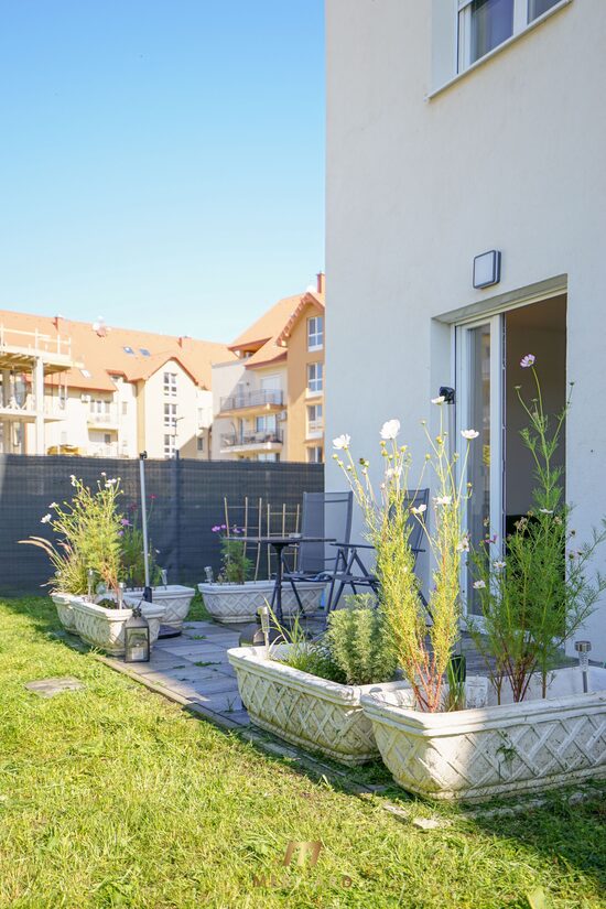 Na predaj 3 izbový byt v novostavbe so 114 m² záhradkou a 2 parkovacími miestami, RAJKA