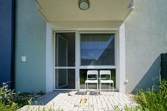 (REZERVOVANÝ) PRENÁJOM: 1 a pol izbový byt so záhradkou, parkovacie miesto, Rajka